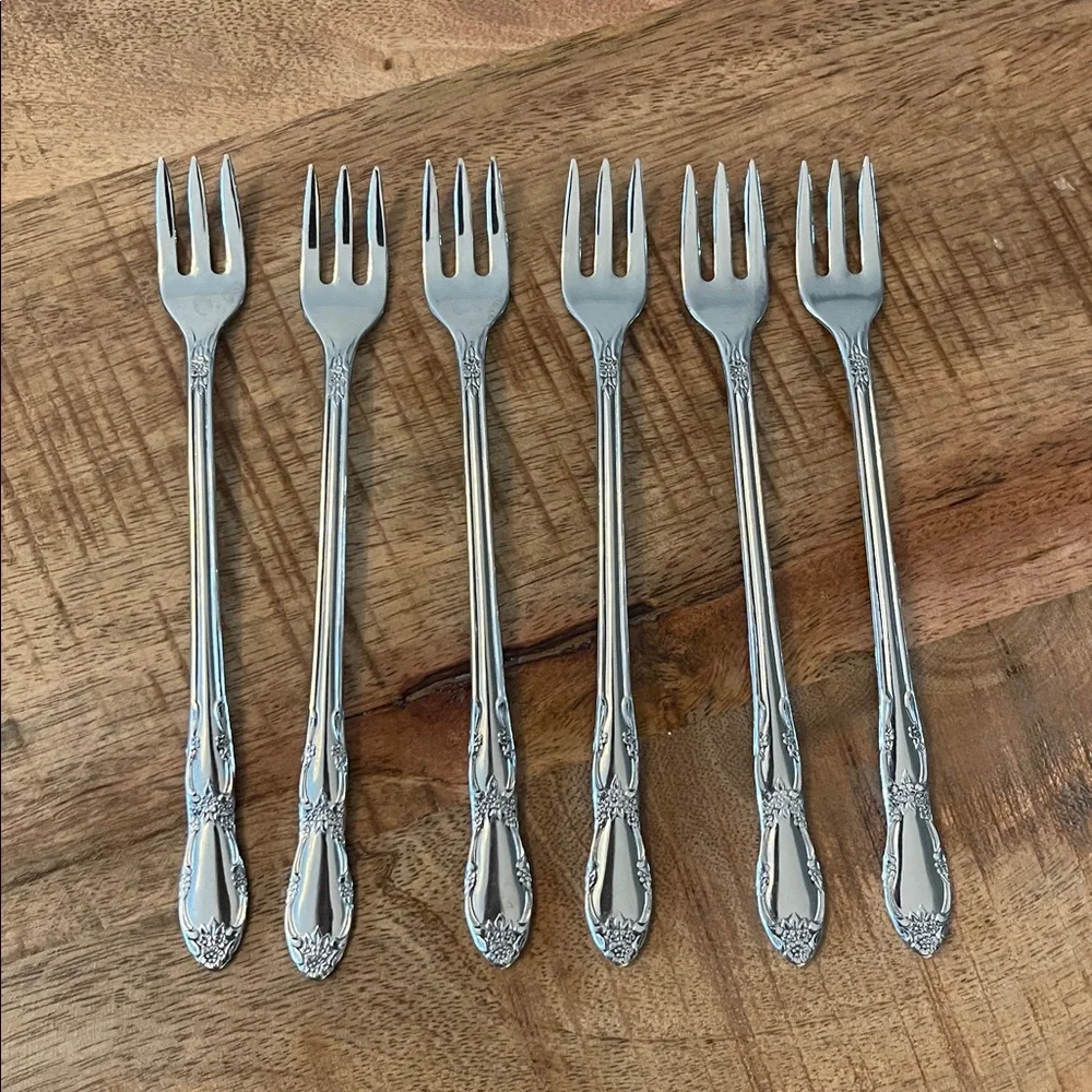 Oneida Fenway Daydream Cocktail Seafood Forks Set of 6 Olive Pickle